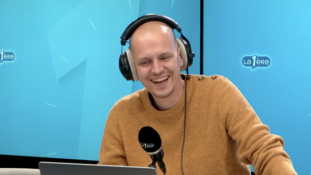 François Verheggen, dans le studio radio de La Première - RTBF, à Bruxelles